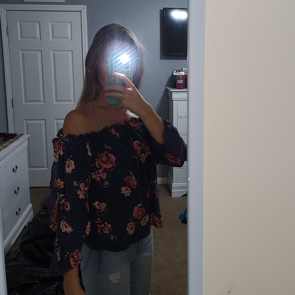 Top - Picture 2 of 2